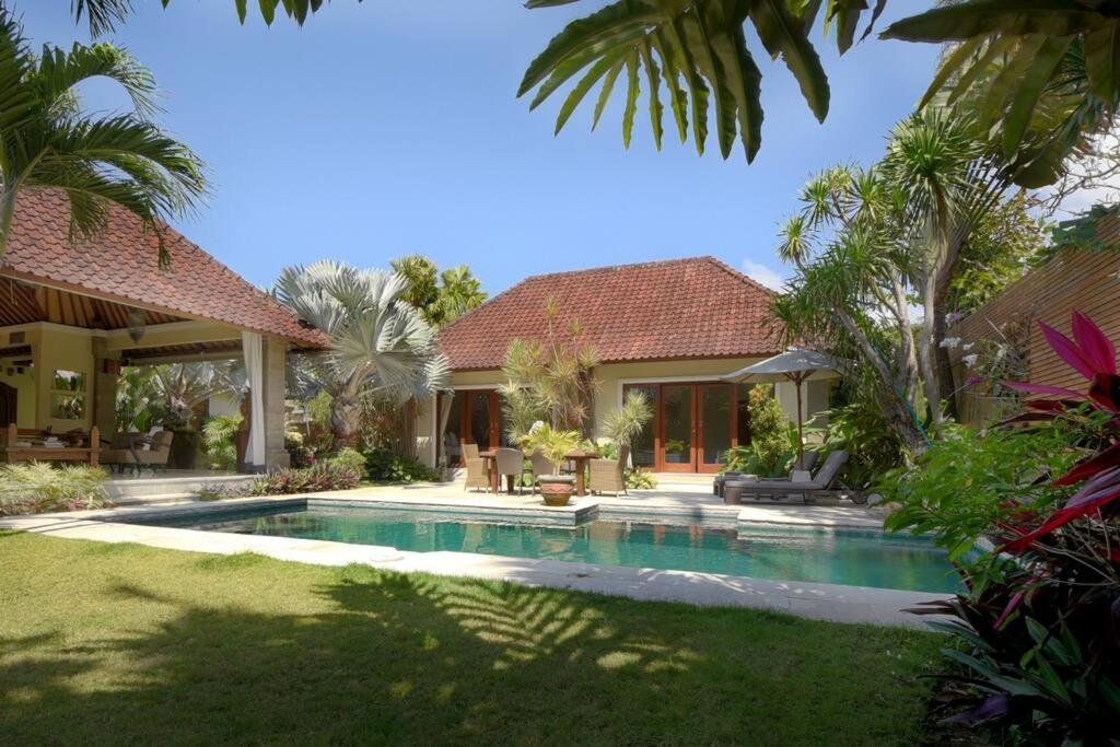 Tropical Oasis, Villa Mimba Санур Экстерьер фото